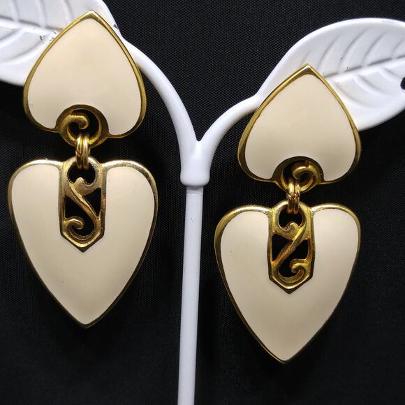 Vintage Berebi Cream Enamel Heart Drop Earrings 1980s Signed - Picture 2 of 10